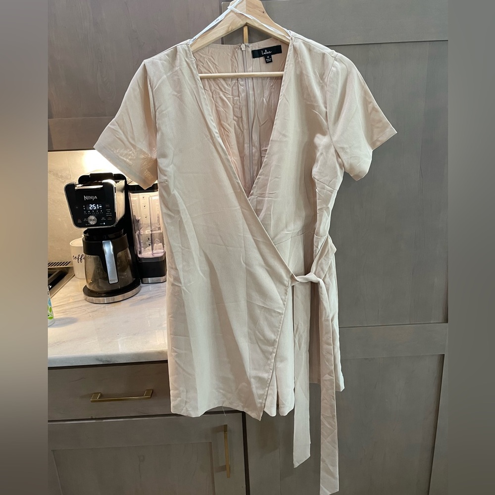 Short v neck dress